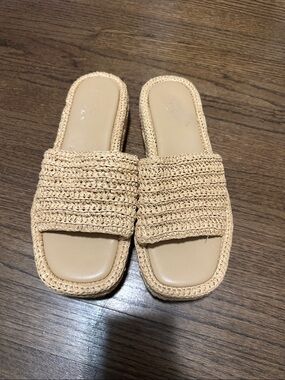 NWOT Open Edit Beige Straw Slide Platform Sandal  Slides for Women 11